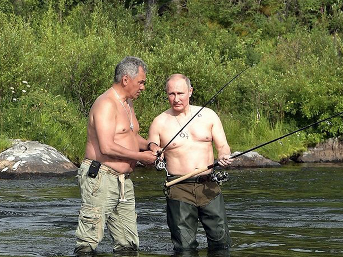 Путин ушел в тайгу с Шойгу