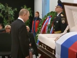 Путин на похоронах Зиничева