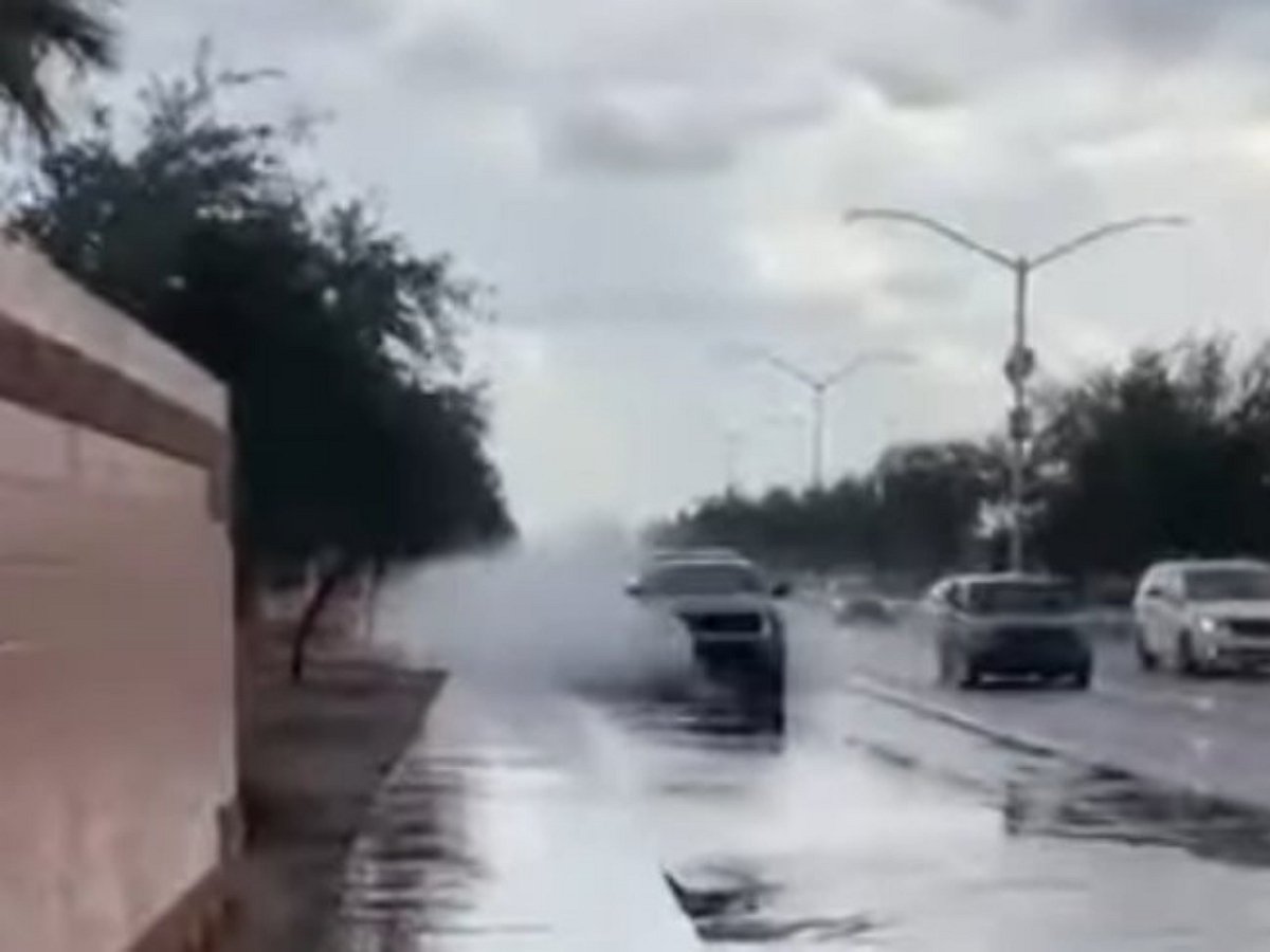 Парень снял на видео освежающий эффект лужи