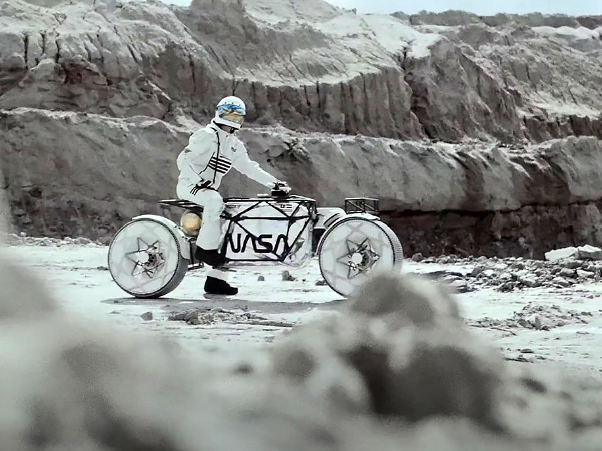 Ученые создали мотоцикл для поездок по Луне