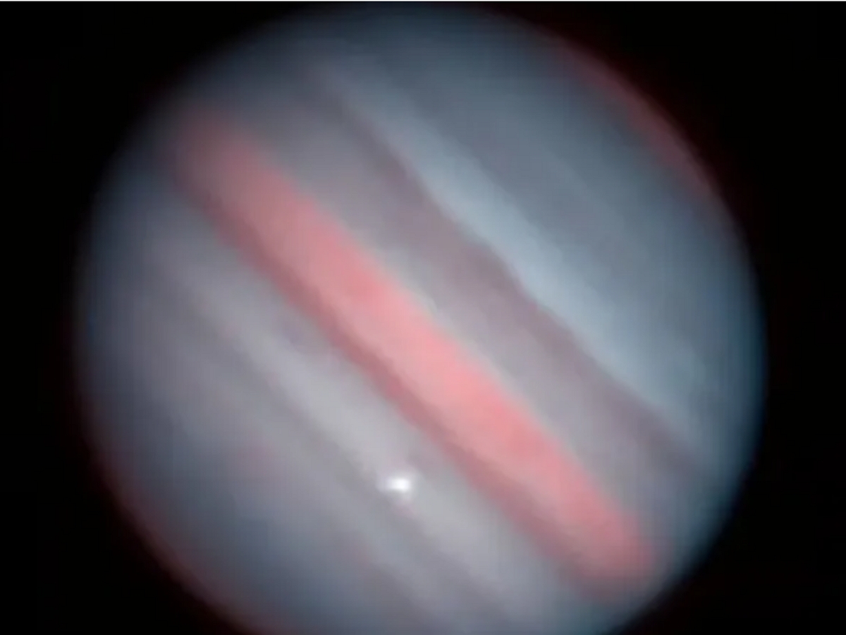 Астрономы сняли на видео вспышку на Юпитере