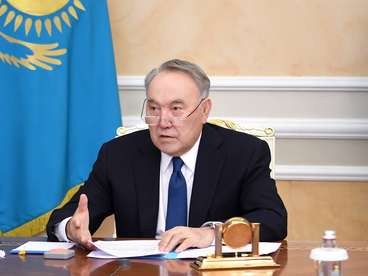 Назарбаев попросил прощения у казахов за свои ошибки