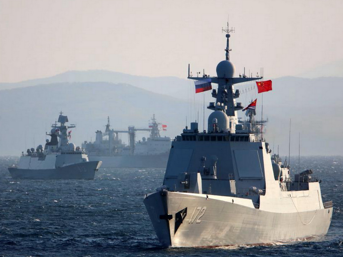 Морские учения России и Китая