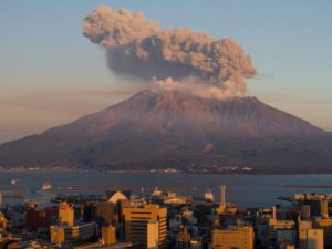 В Японии произошло мощное извержение вулкана Асо