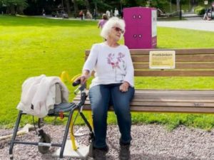 В Швеции установили скамейки для борьбы с одиночеством