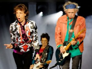 Rolling Stones станцевали с робопсами для трибьюта своего легендарного клипа