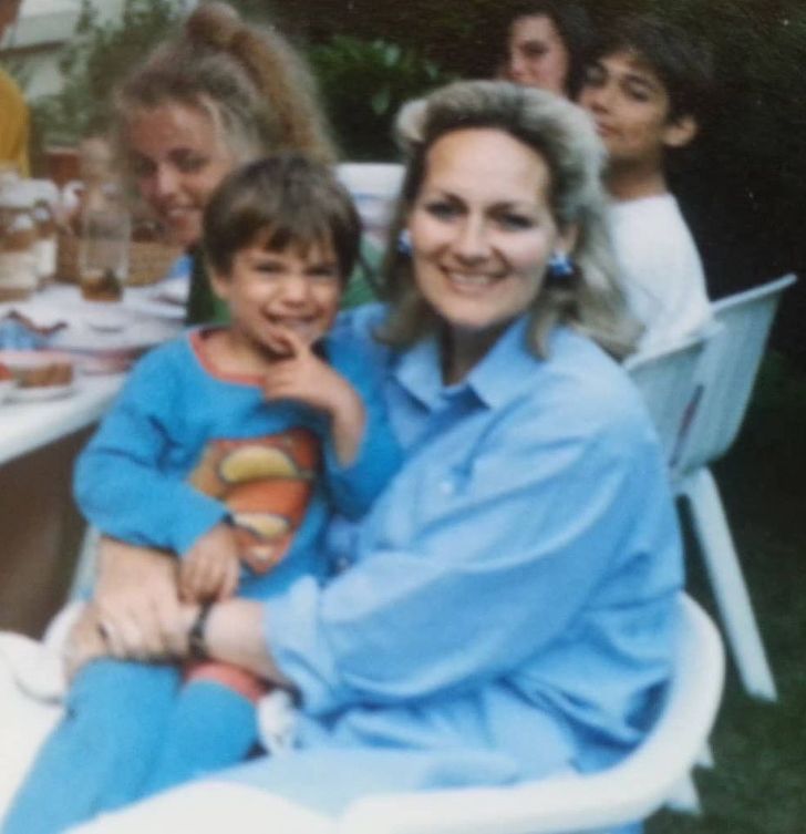 Знаменитости со своими мамами