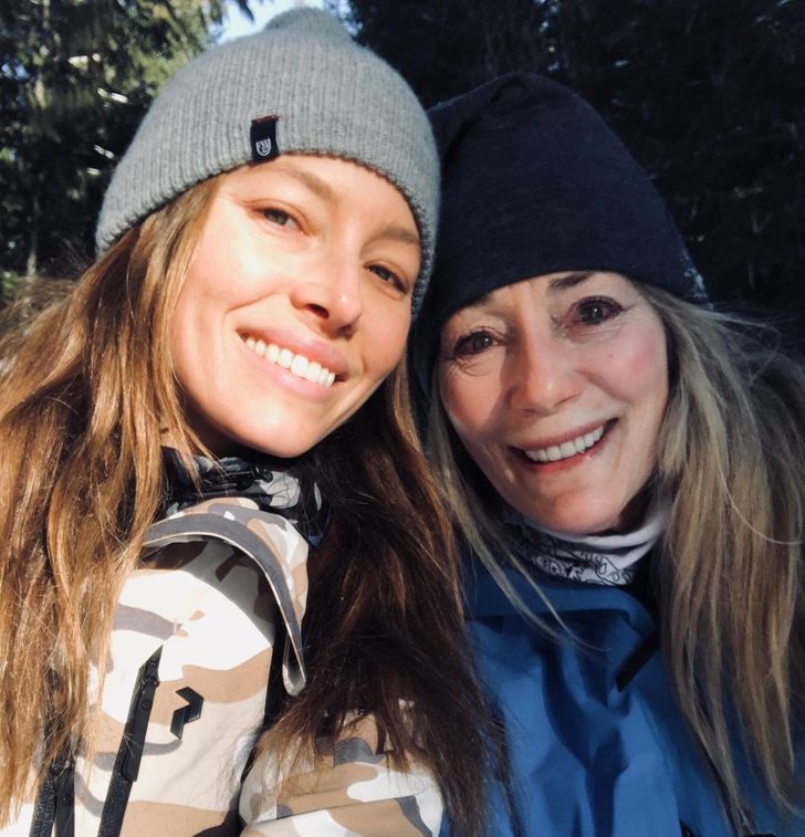 Знаменитости со своими мамами