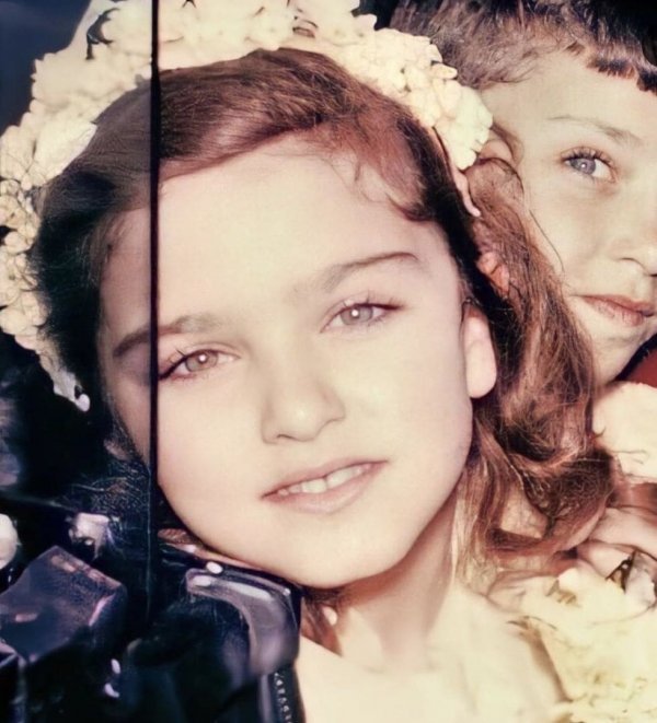 Архивные снимки молодых знаменитостей