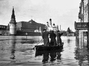 Знаменитости со своими мамами