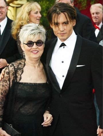 Знаменитости со своими мамами