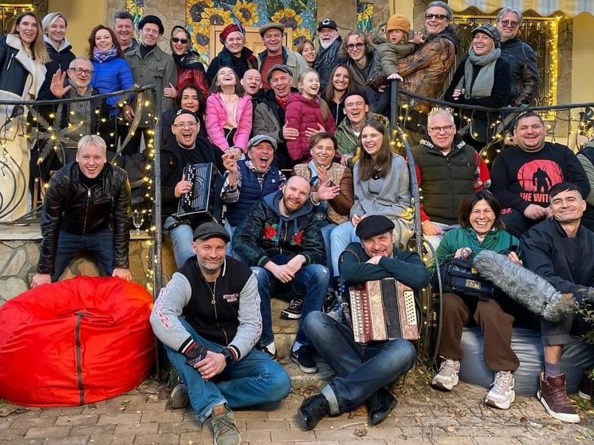 гарик сукачев 1980. гарик сукачёв- неприкасаемые-моя бабушка курит трубку. сукачев а жизнь течет и катится гарик. альбом а жизнь моя течёт и катится. сукачев а жизнь моя течет и катится слушать.