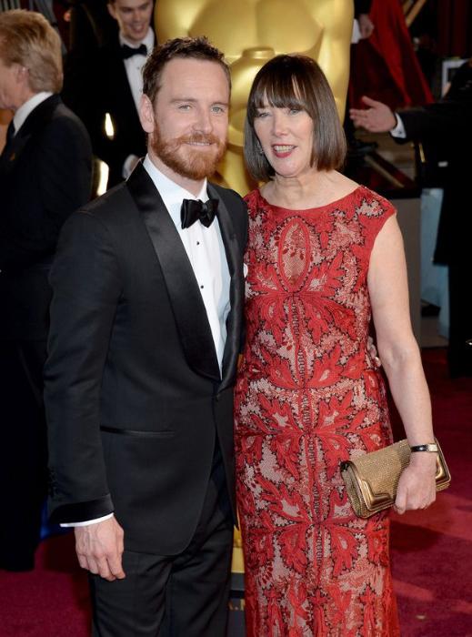 Знаменитости со своими мамами