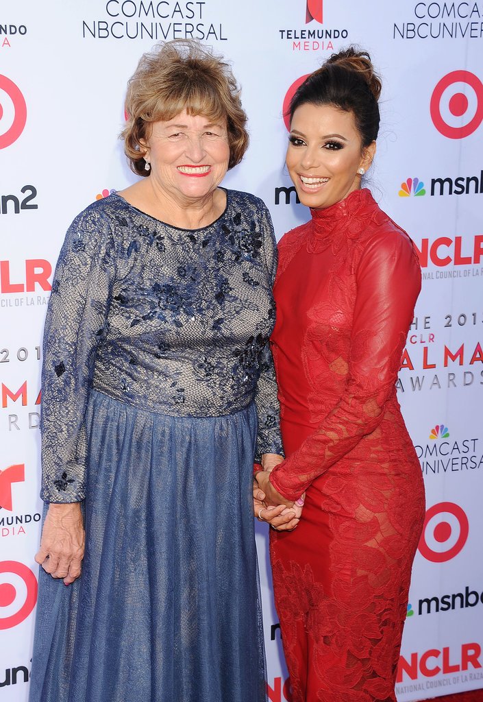 Знаменитости со своими мамами