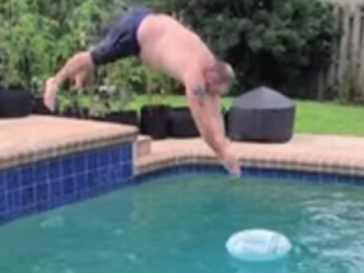 Аквааэробика альба квин. Плавание лфк. Аква aerobics. Дети в спортивном бассейне. Попади в бассейн.