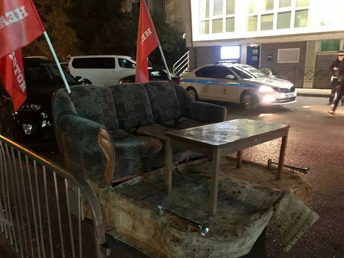 В Сочи задержан самоходный диван