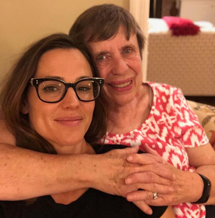 Знаменитости со своими мамами