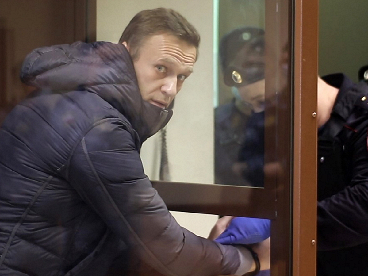 «Мне гораздо легче остальных»: Навальный прокомментировал фильм об издевательствах в колонии