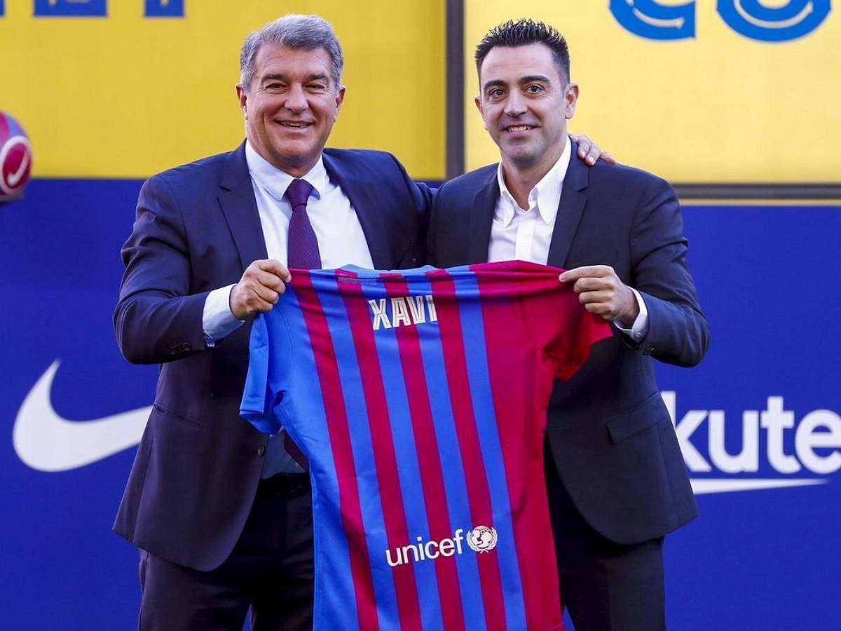 «Барселона» официально представила нового главного тренера Хави