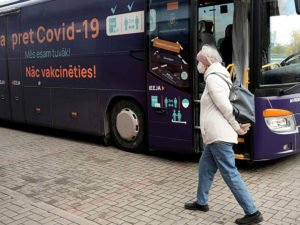 Латвии Россия COVID-19