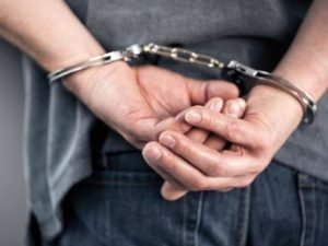 Блогер в Москве помочился на стенд о ветеране ВОВ, и попал под статью
