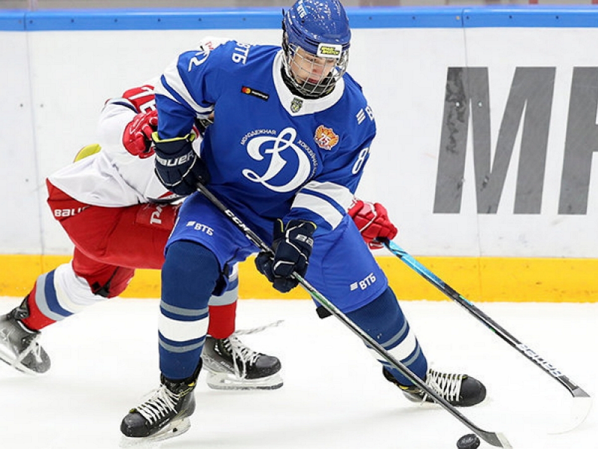 16-летний хоккеист “Динамо” скончался от травмы, полученной на матче