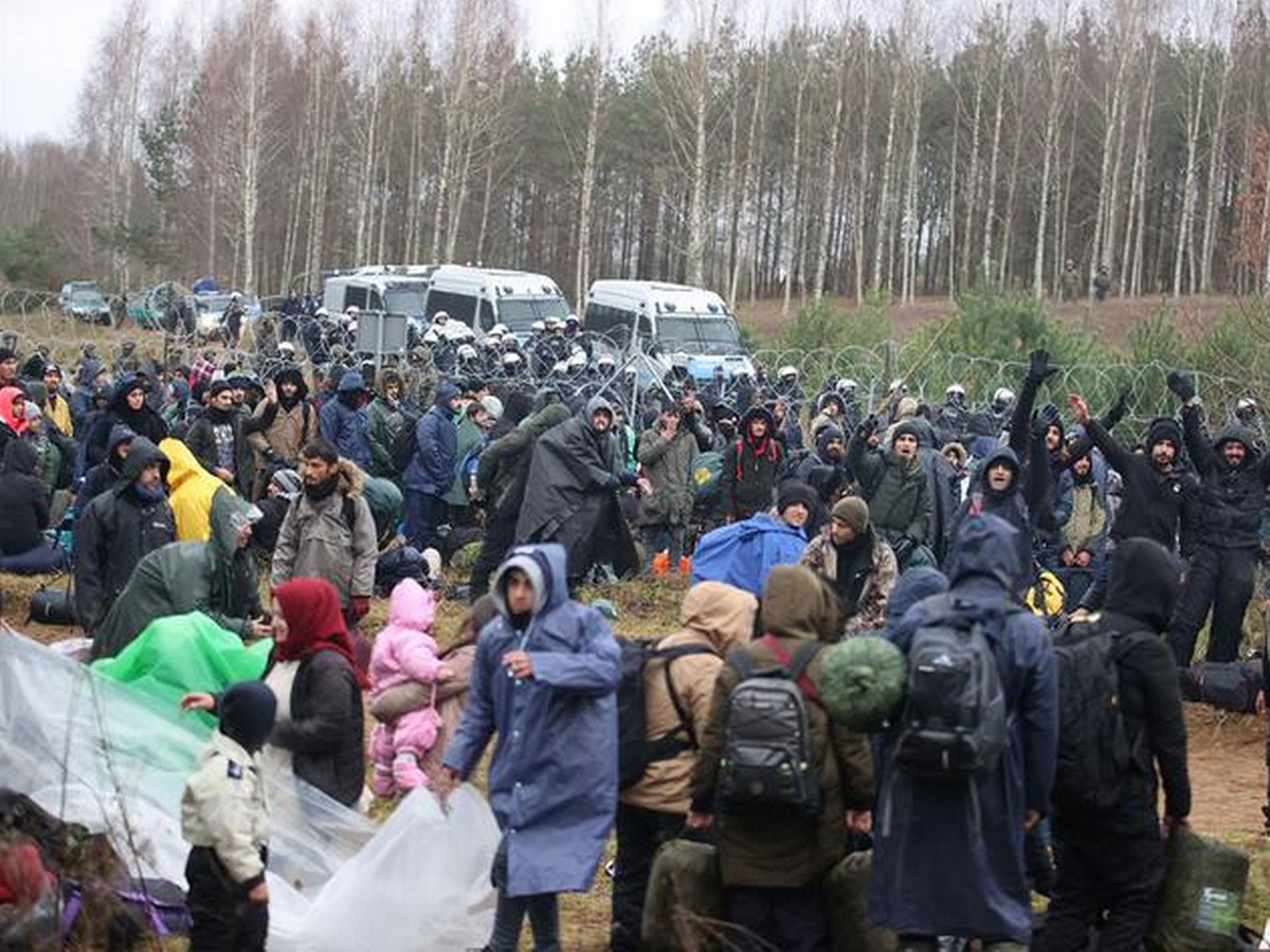 мигранты на границе Польши и Белоруссии