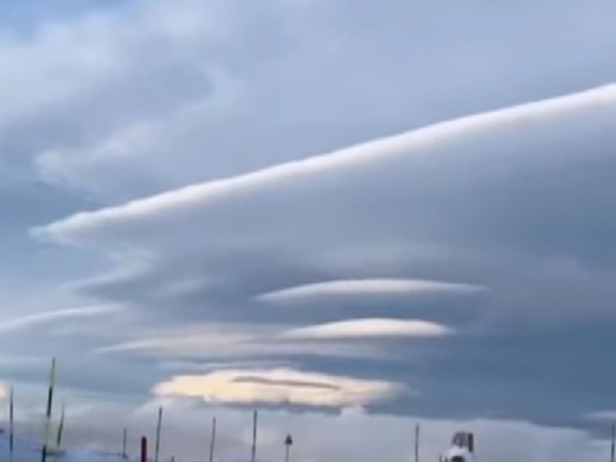 Уникальные облака запечатлели туристы в горах Сочи