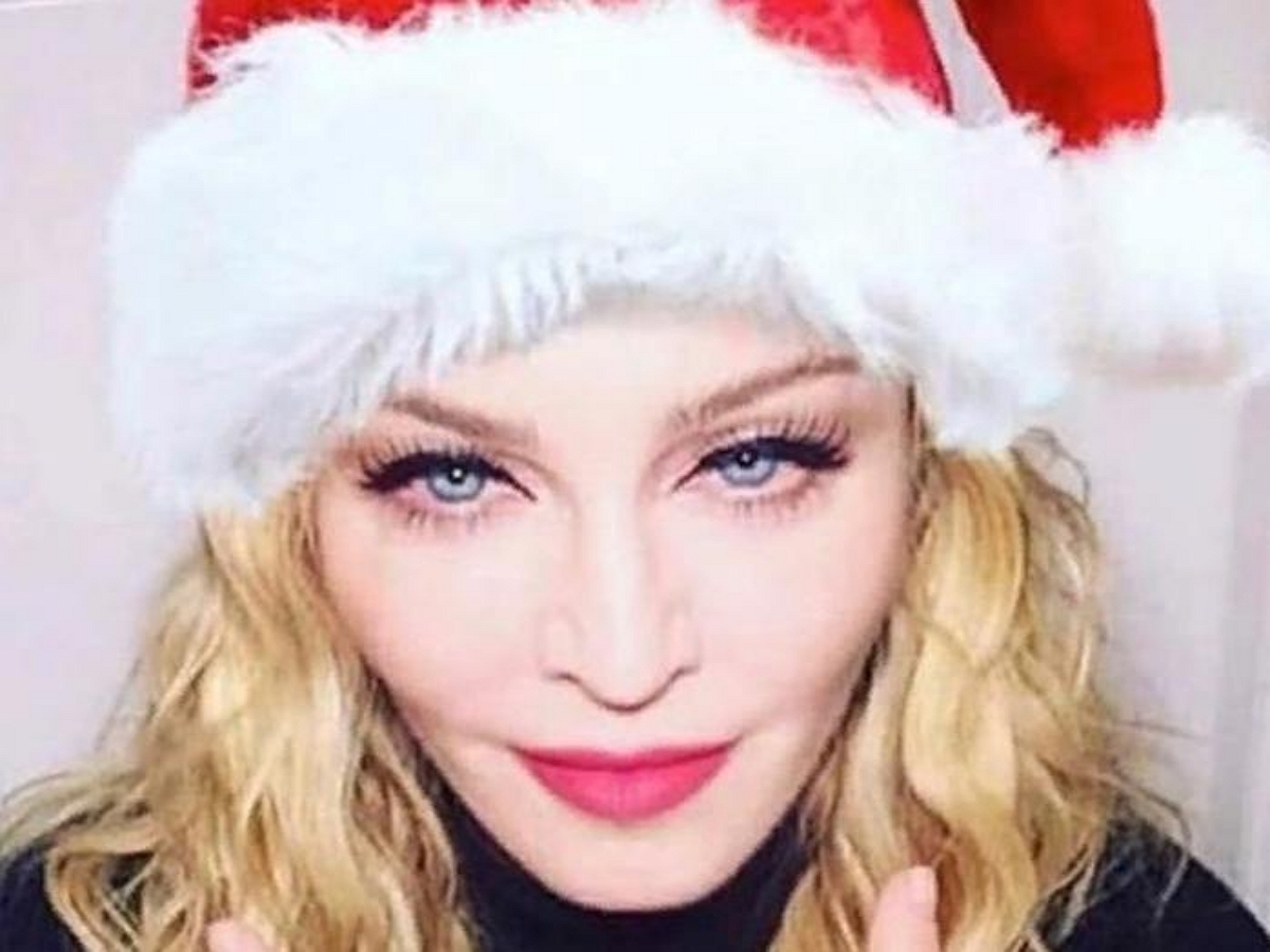 Мадонна выложила домашнее рождественское видео в кругу семьи