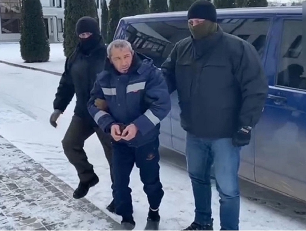 ФСБ опубликовала видео задержания двух боевиков банд Басаева и Хаттаба