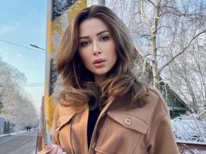 Дочь Анастасии Заворотнюк едва не сняли с рейса из-за скандала с багажом