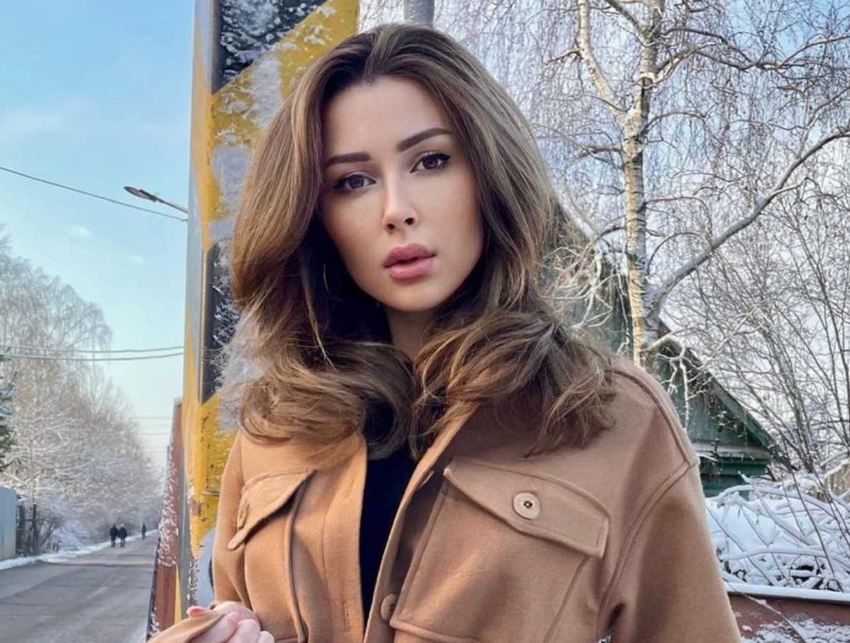 Дочь Анастасии Заворотнюк едва не сняли с рейса из-за скандала с багажом