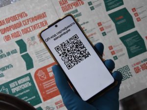 Россияне о введении QR-кодов