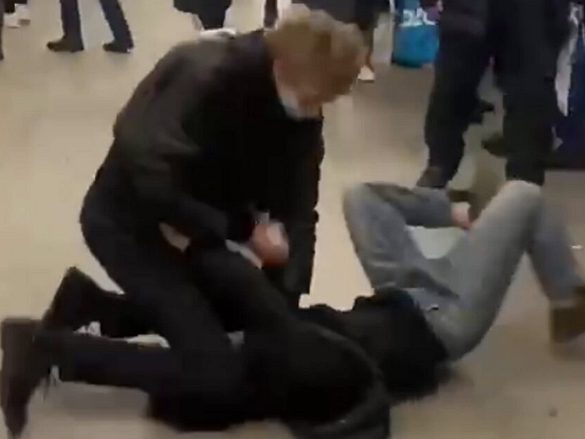 В столичном метро произошла драка с мигрантами: москвич усмирил 