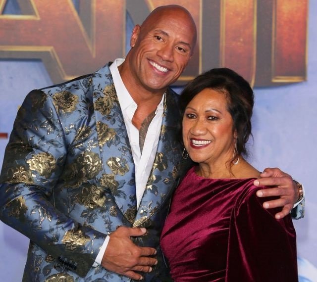 Знаменитости и их самые преданные поклонники — мамы