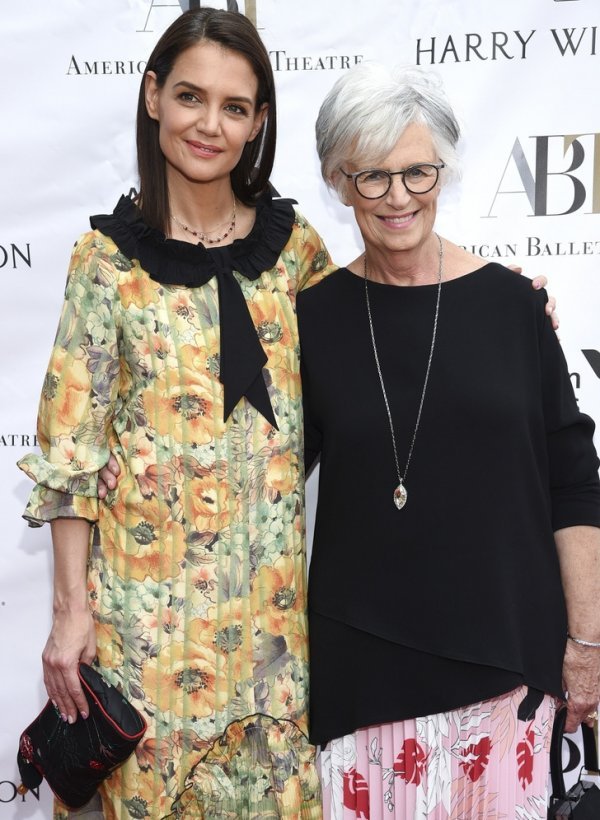 Знаменитости и их самые преданные поклонники — мамы