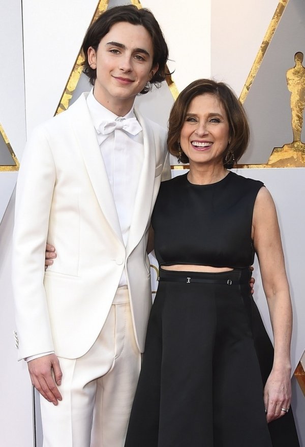 Знаменитости и их самые преданные поклонники — мамы