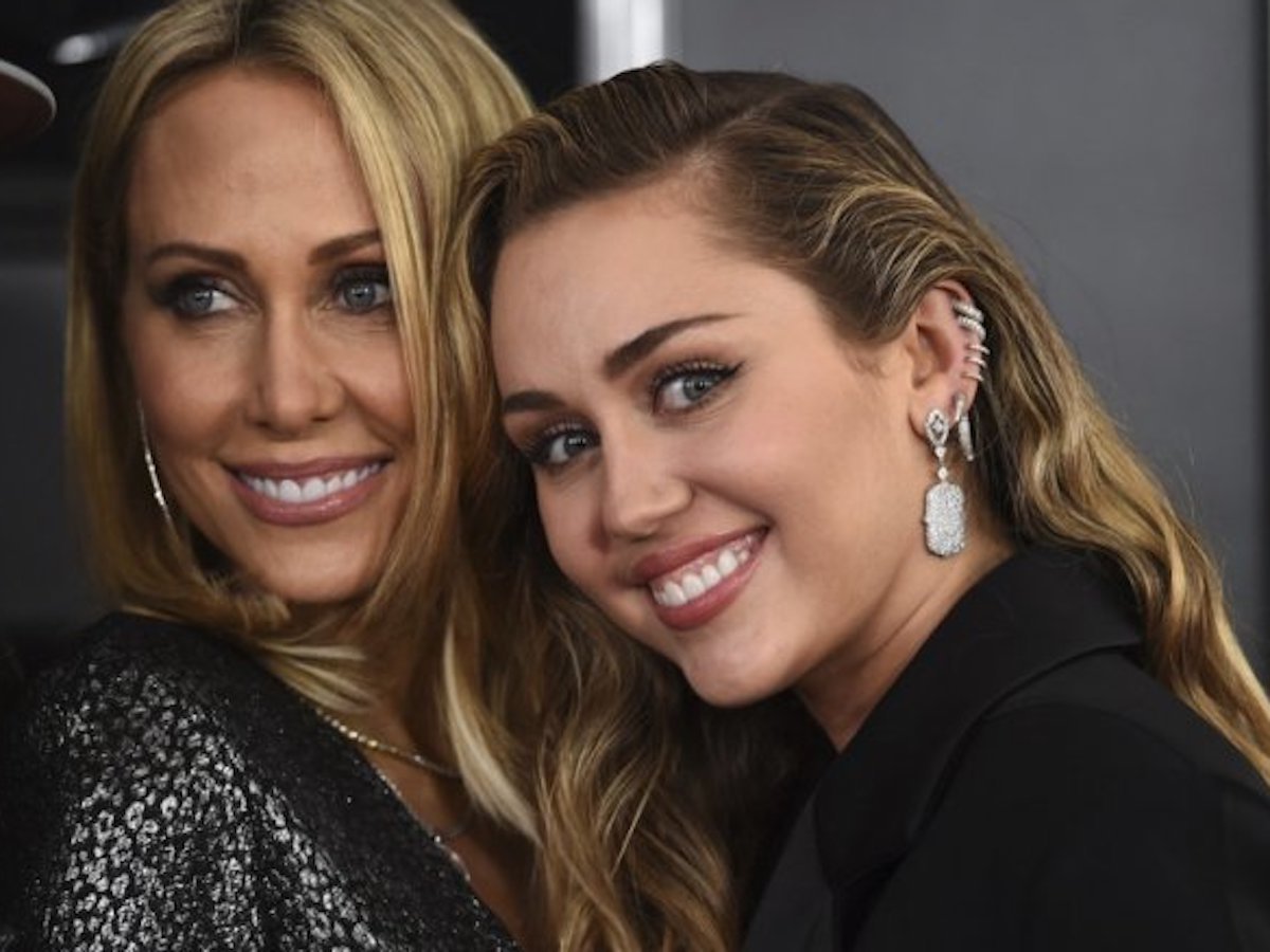 Знаменитости и их самые преданные поклонники — мамы