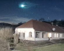 Метеор осветил ночное небо над Венгрией