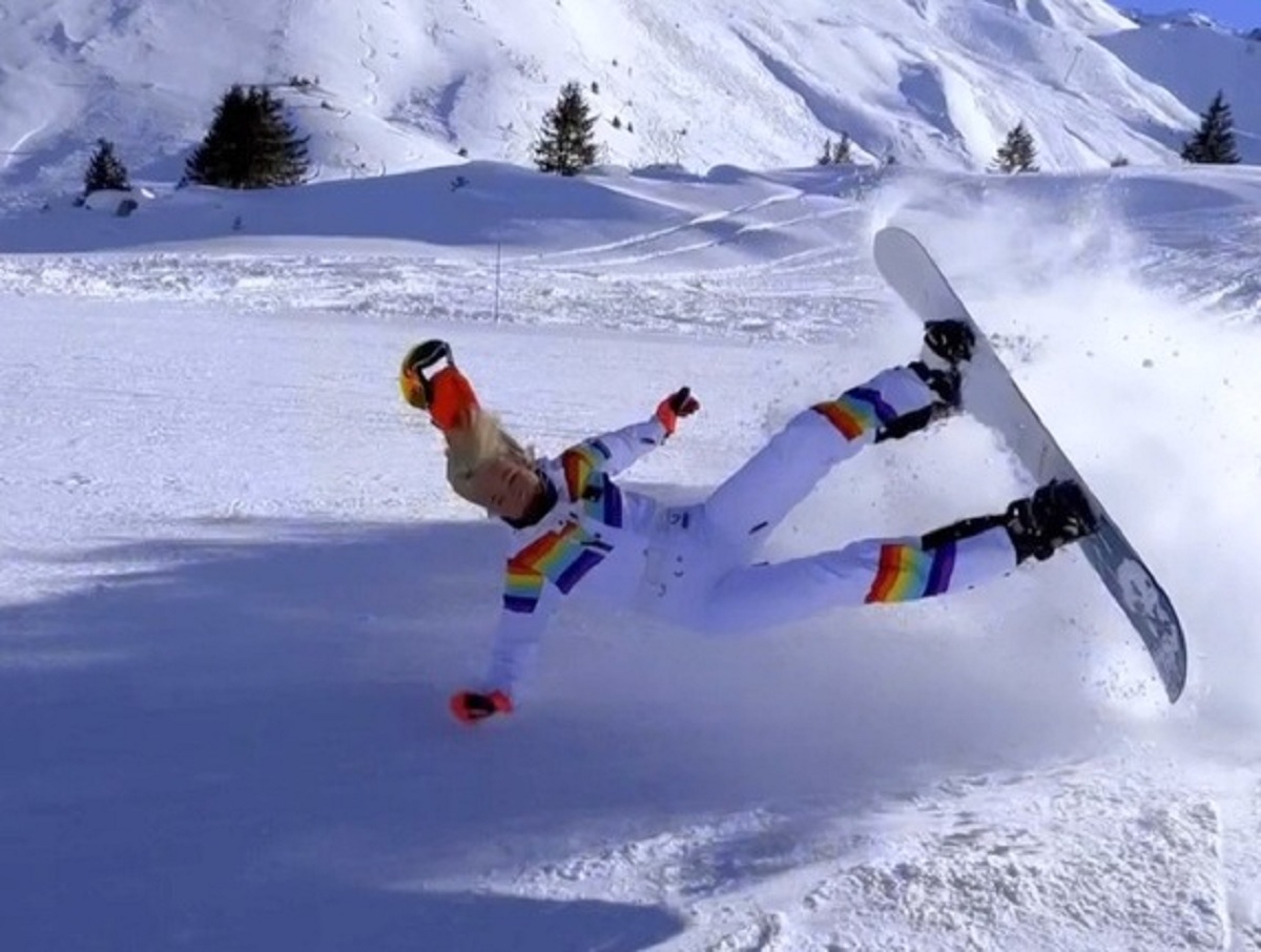 В Куршавеле госпитализирована Клава Кока, жестко упавшая на сноуборде