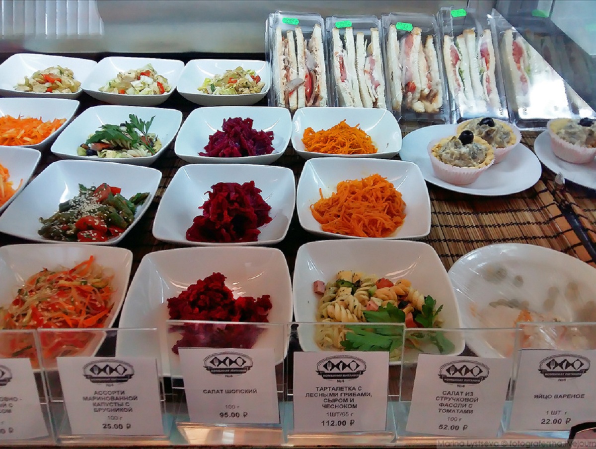 Фото с низкими ценами на еду в столовой Госдумы обсуждают в Сети