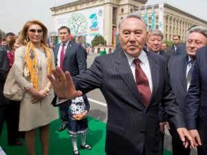 Двоих зятьев Назарбаева уволили с высоких постов в национальных компаниях