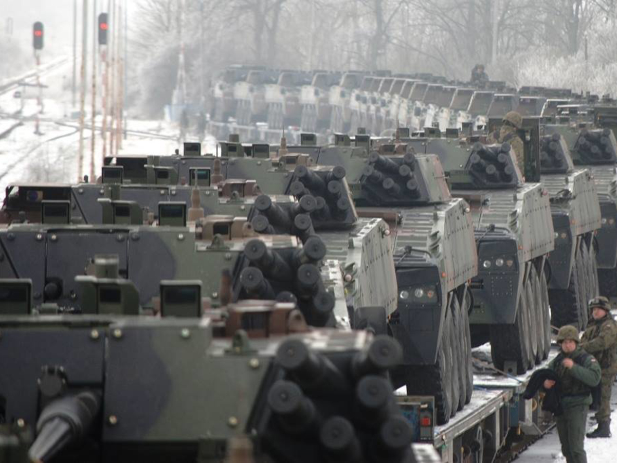 Переброска российских войск к границам с НАТО