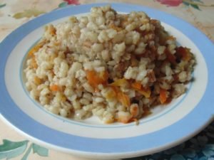 «Похоже на плесень»: на Урале детсадовцы отравились кашей черного цвета