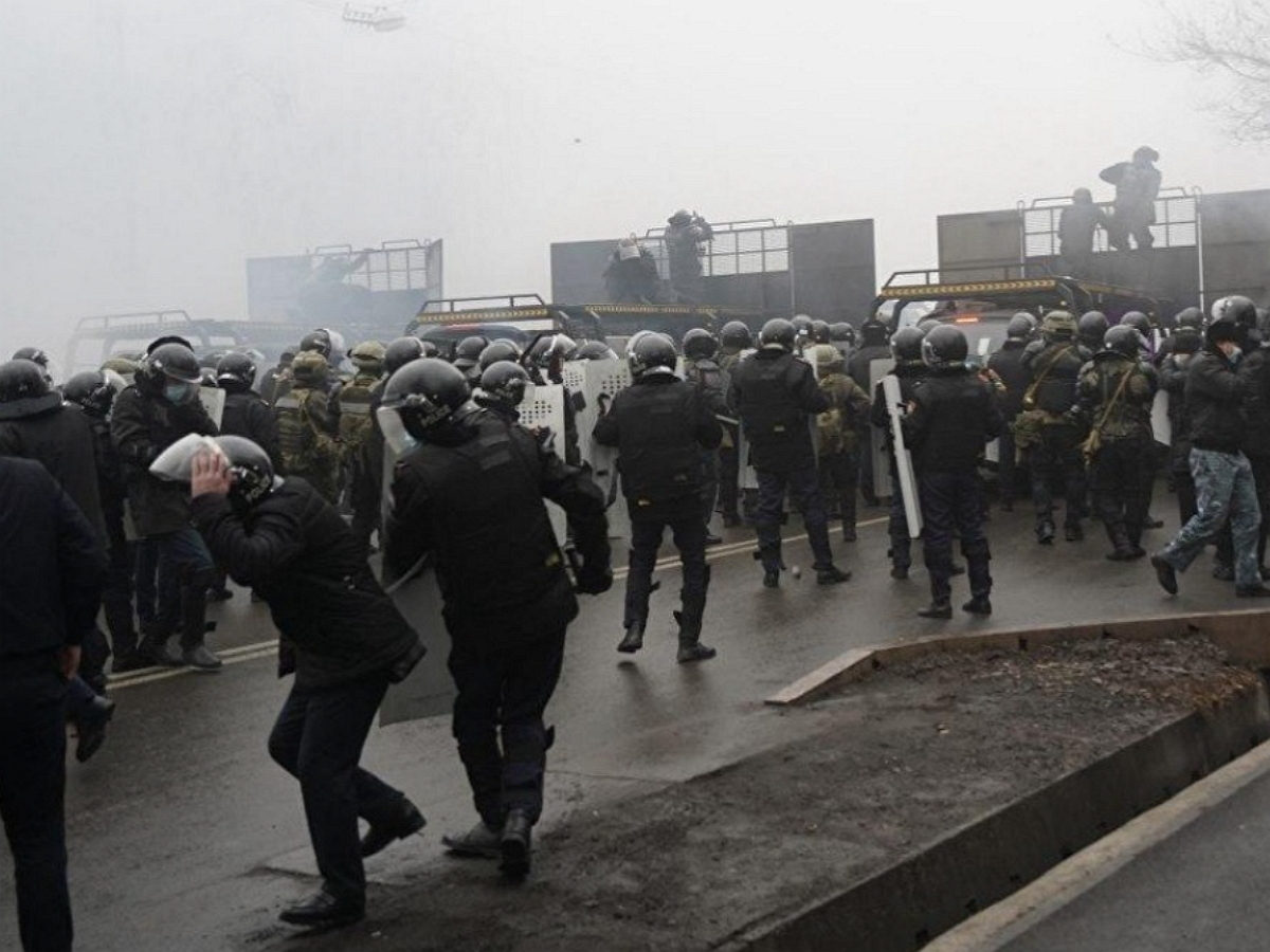 Беспорядки в Казахстане: среди протестующих работали снайперы, убиты 26 человек