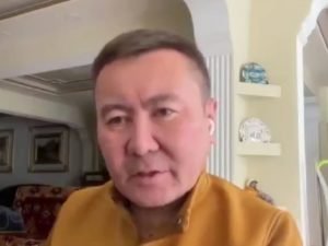 Украинские журналисты не стали говорить с политологом из Казахстана на русском языке