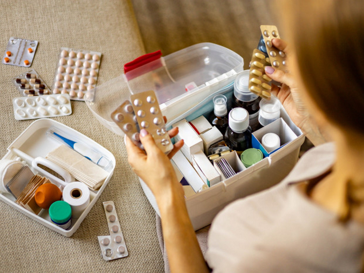 Врач Зайцев назвал медикаменты, которые должны быть в аптечке против «Омикрона» 