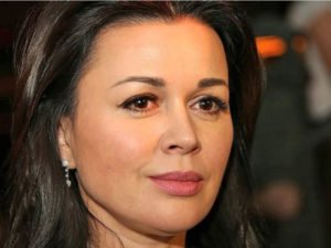 Заворотнюк перестала говорить