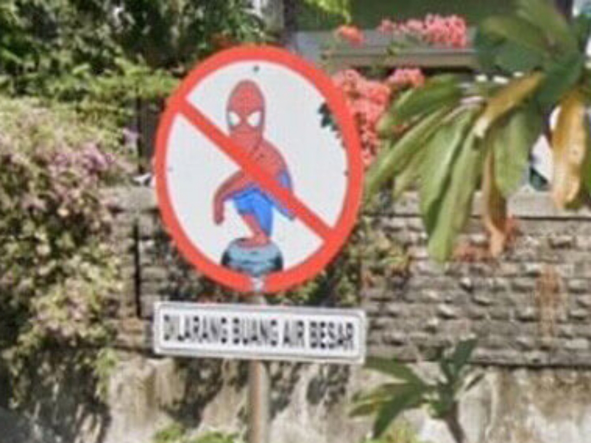 Дорожный знак, ущемляющий права Человека-Паука, появился в Индонезии