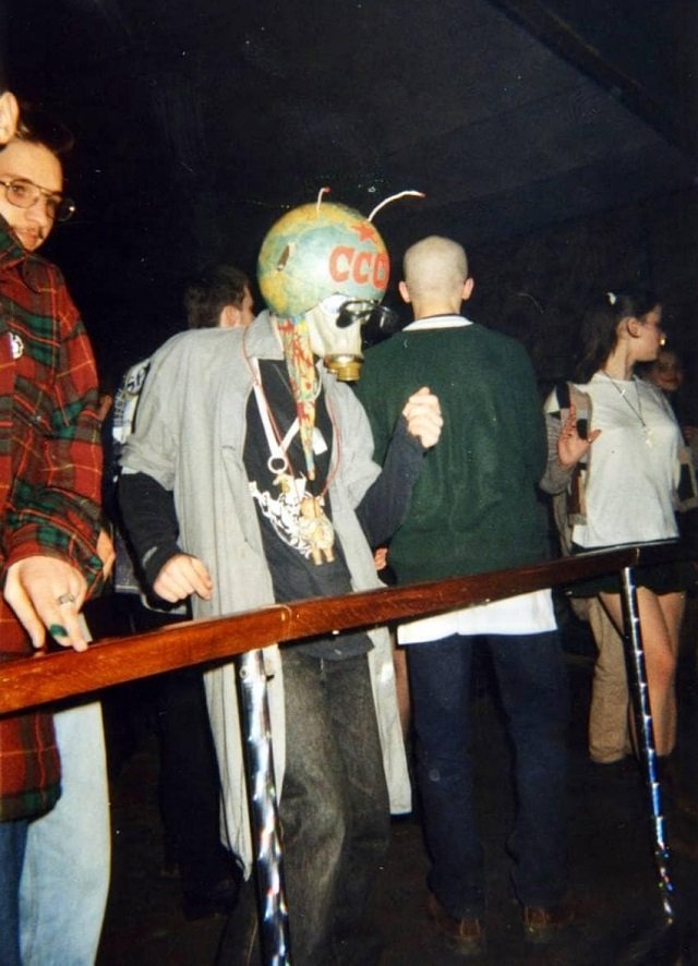 Архивные фото из 90-х, которые очень точно передают атмосферу того времени